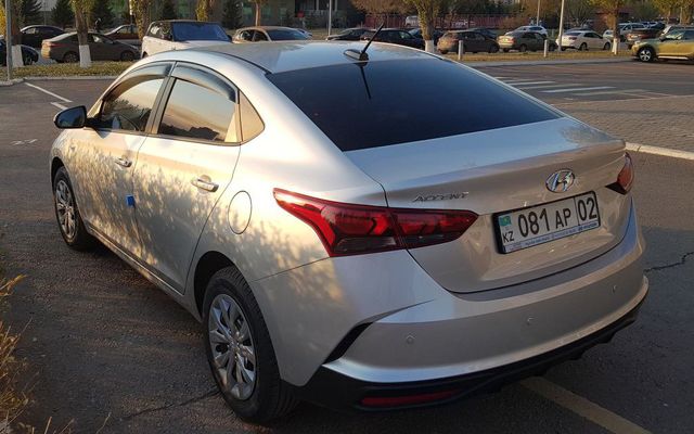 HYUNDAI ACCENT - image 3