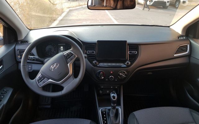 HYUNDAI ACCENT - image 4