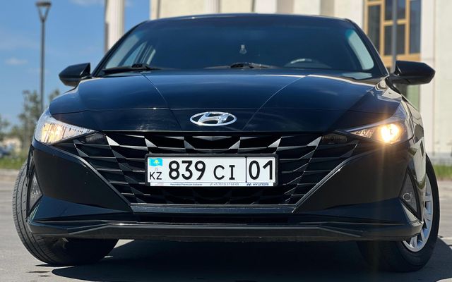 Hyundai Elantra - image 4
