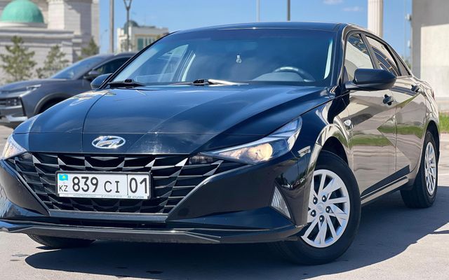Hyundai Elantra - image 3