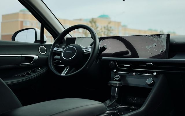 Hyundai Sonata - image 3