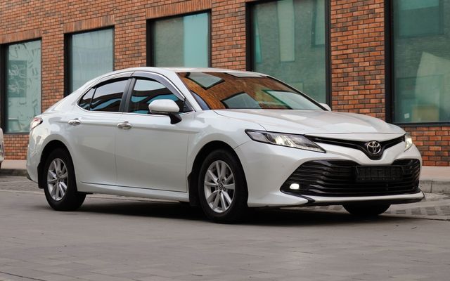 Toyota Camry 70 - image 1