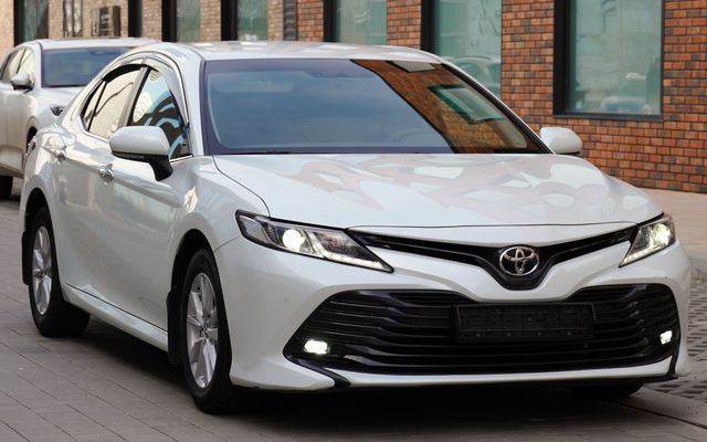 Toyota Camry 70 - image 2