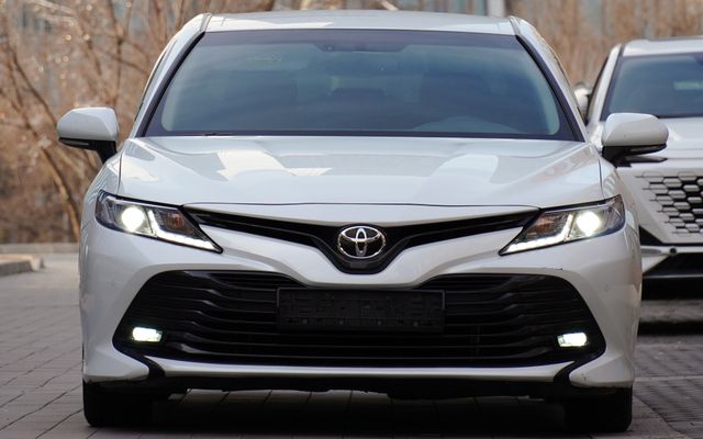 Toyota Camry 70 - image 3