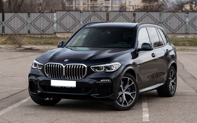 BMW X5 - image 1