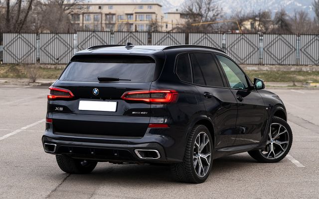 BMW X5 - image 3