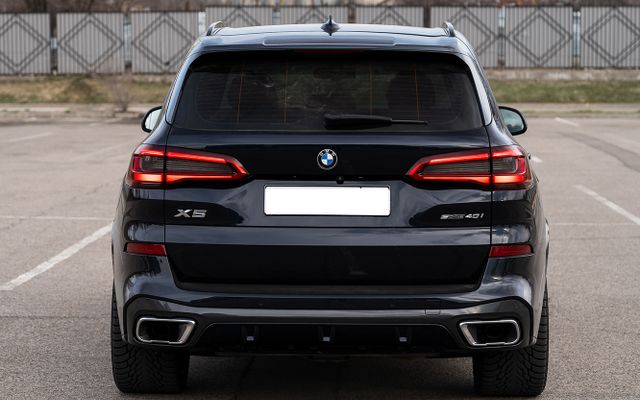 BMW X5 - image 4