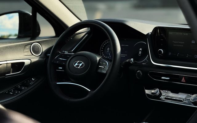 Hyundai Sonata - image 3