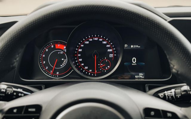 Hyundai Elantra - image 4