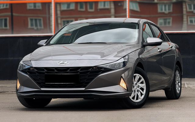 Hyundai Elantra - image 1