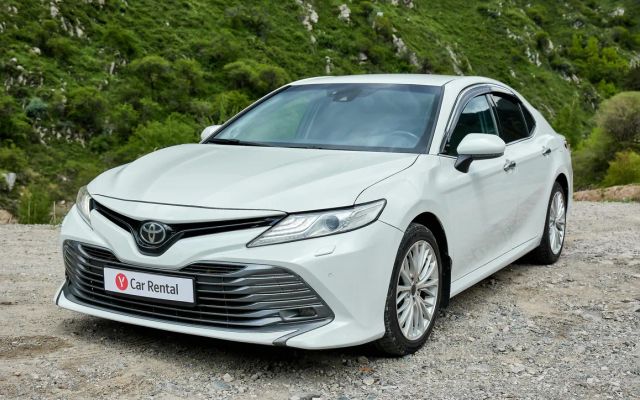 Toyota Camry - image 1