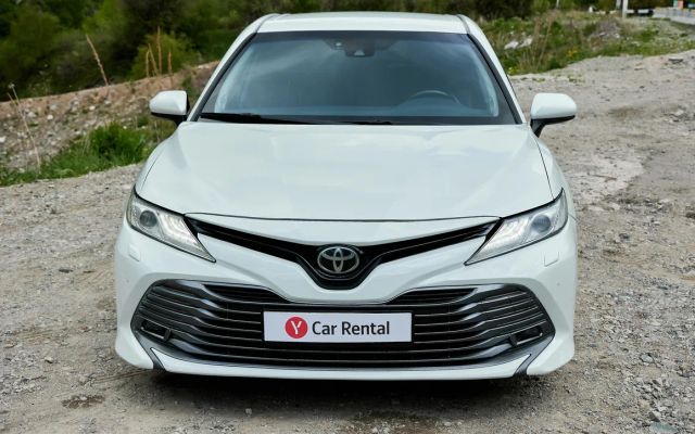 Toyota Camry - image 3