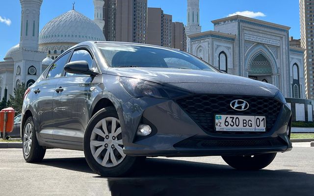 Hyundai Accent - image 1