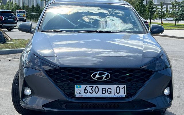 Hyundai Accent - image 3