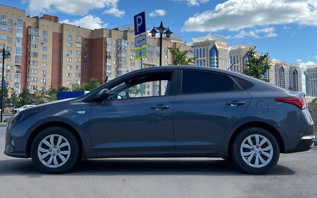 Hyundai Accent - image 4