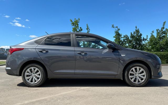 Hyundai Accent - image 2