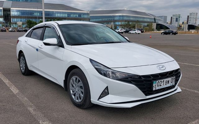Hyundai Elantra - image 4
