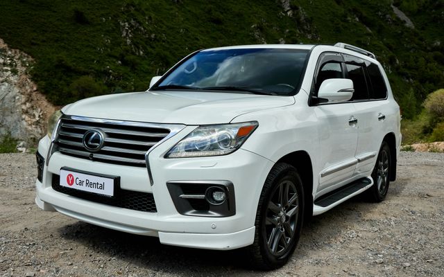 Lexus LX570 - image 1