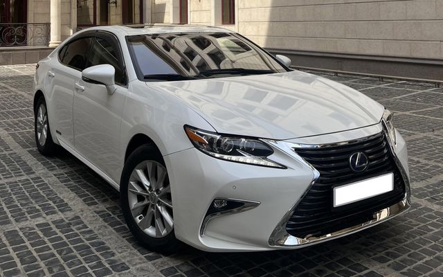 LEXUS ES 300H - image 3