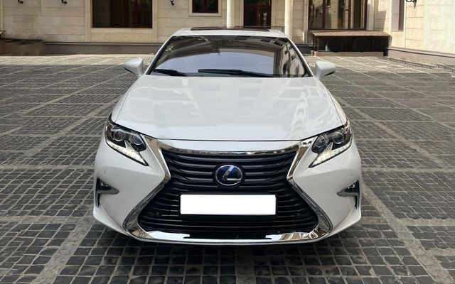 LEXUS ES 300H - image 2