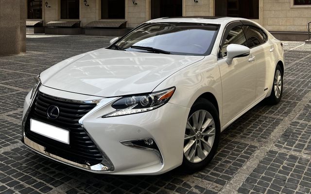 LEXUS ES 300H - image 1