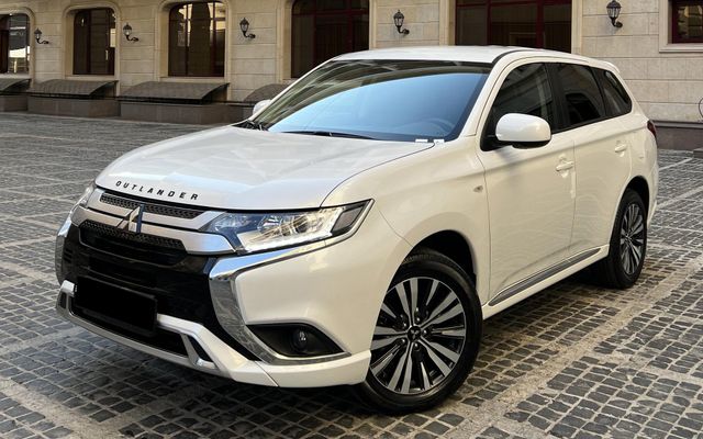MITSUBISHI OUTLANDER - image 1