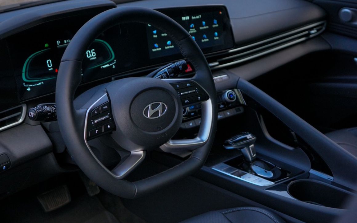 Hyundai Elantra - image 3