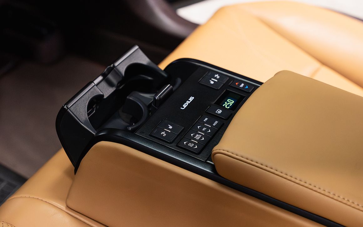 Lexus ES350 - image 11