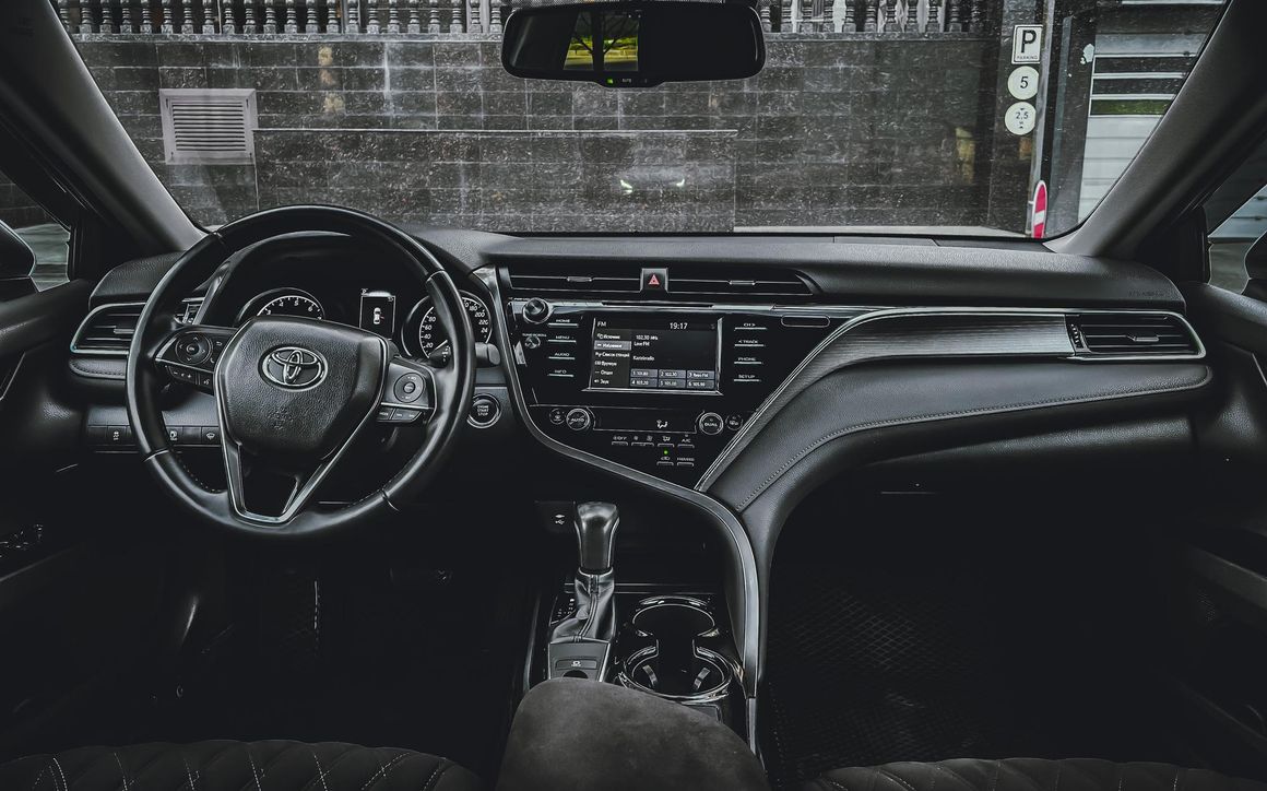 Toyota Camry 70 - image 4