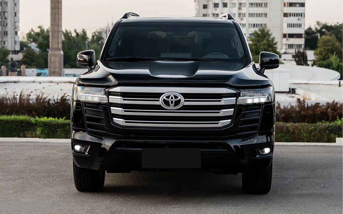 Toyota Land Cruiser 300 - image 2