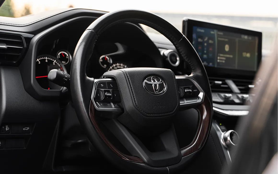 Toyota Land Cruiser 300 - image 13