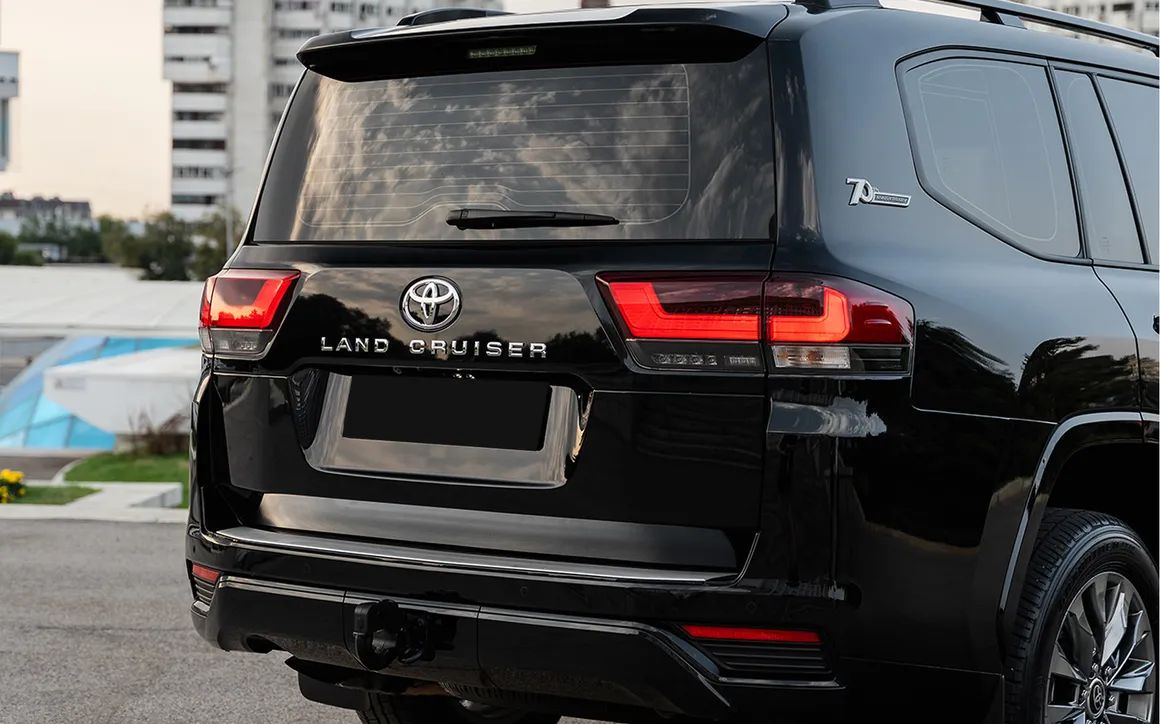 Toyota Land Cruiser 300 - image 6