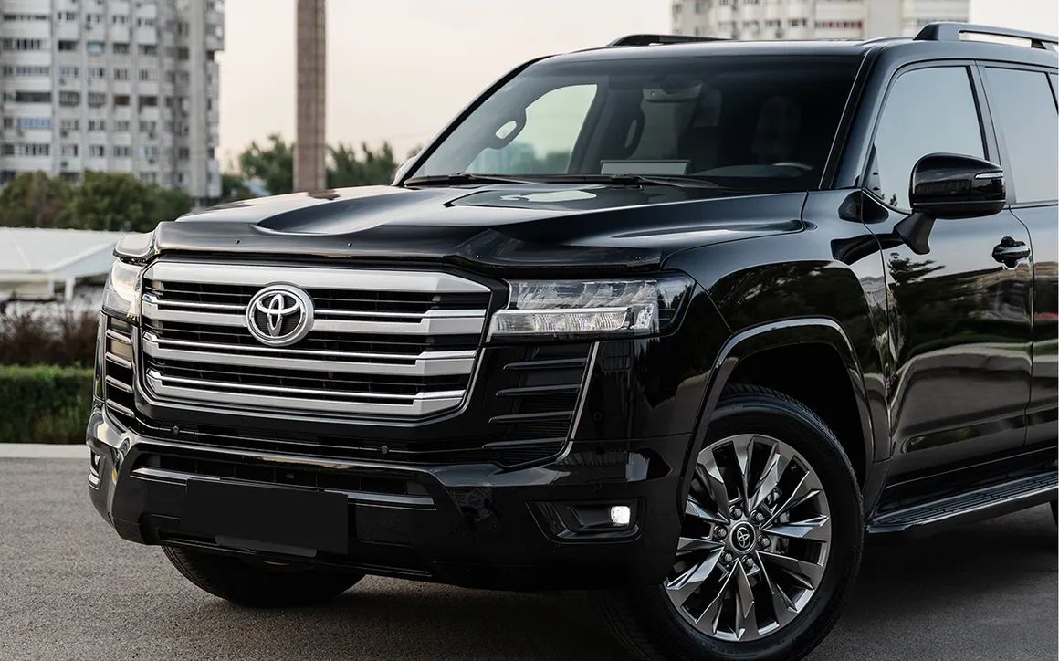 Toyota Land Cruiser 300 - image 5