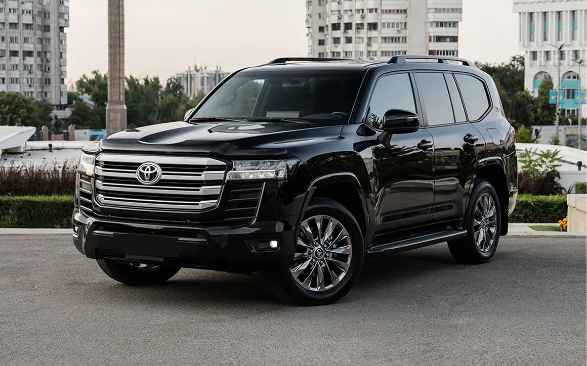 Toyota Land Cruiser 300 - image 1