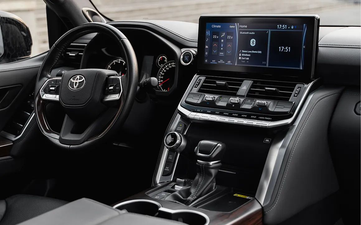 Toyota Land Cruiser 300 - image 11