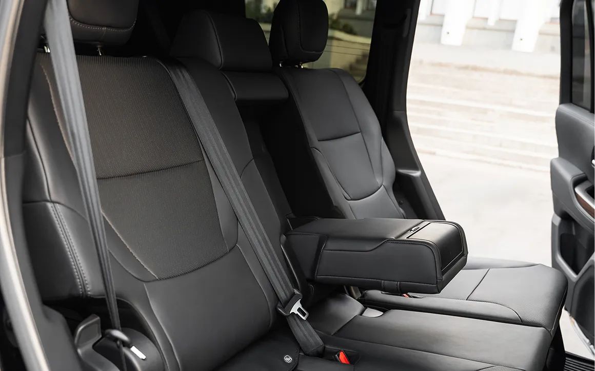 Toyota Land Cruiser 300 - image 10