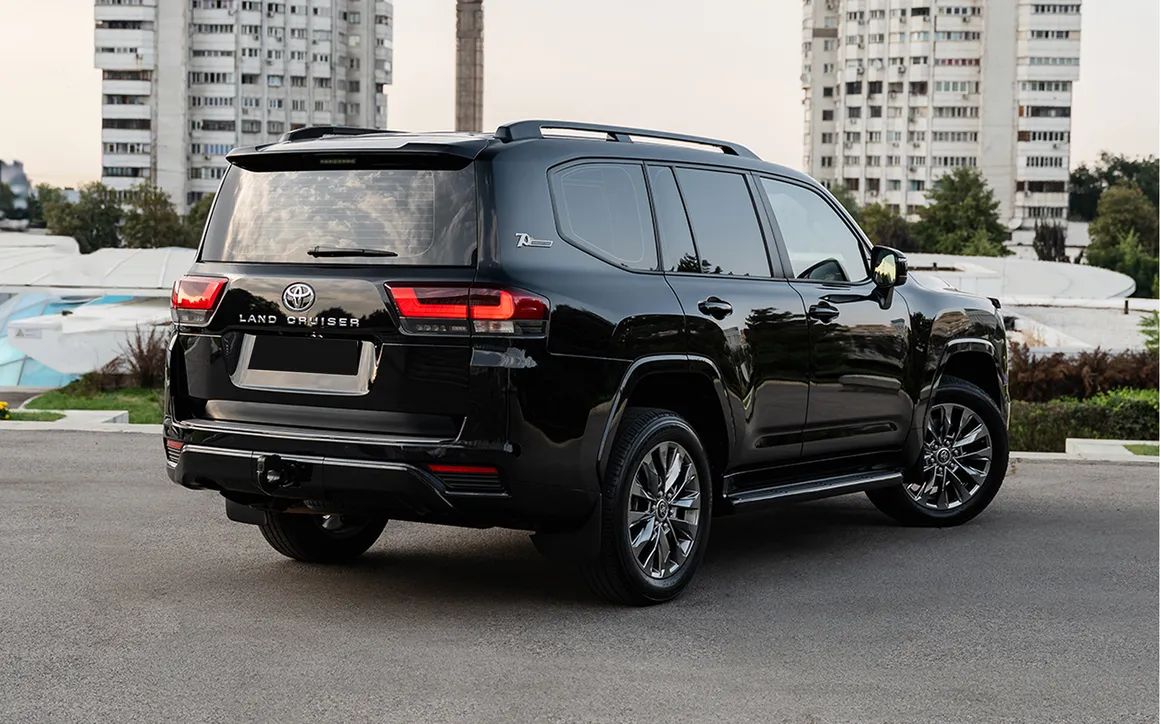 Toyota Land Cruiser 300 - image 4