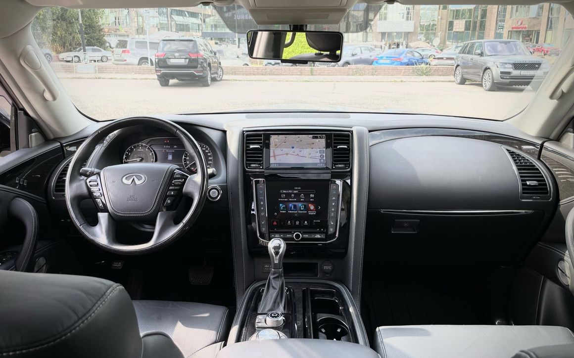 INFINITI QX80 - image 8