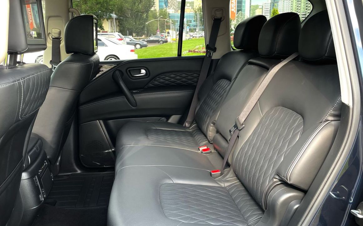 INFINITI QX80 - image 9