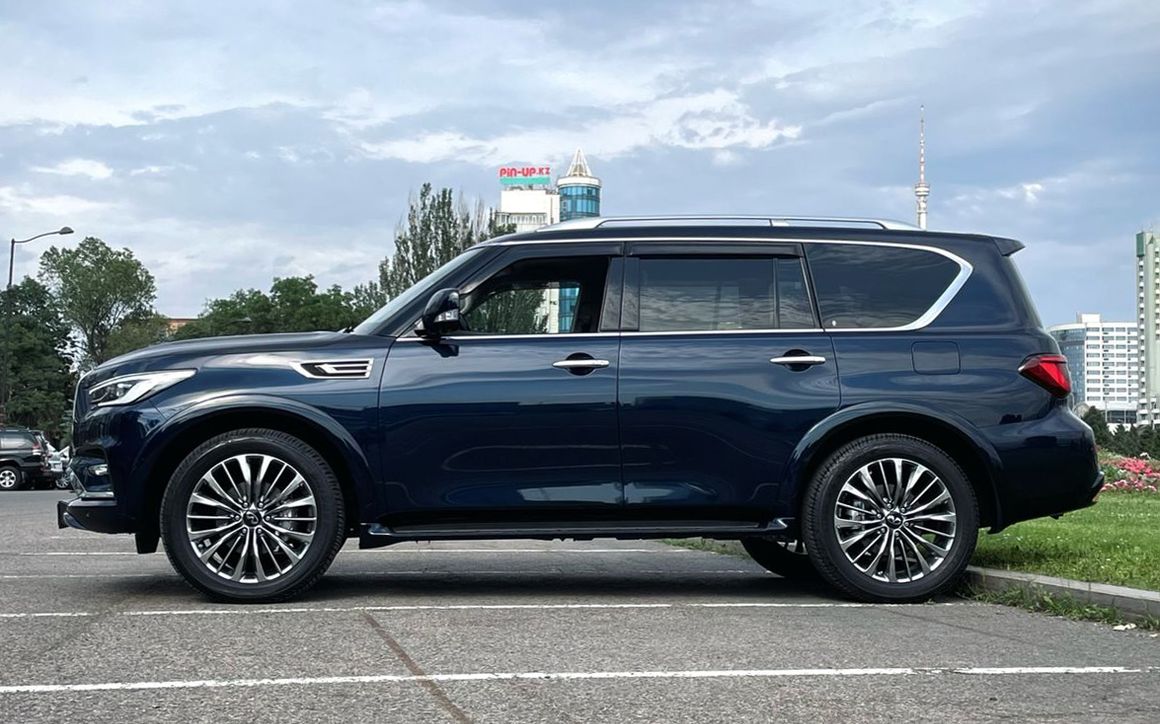 INFINITI QX80 - image 3
