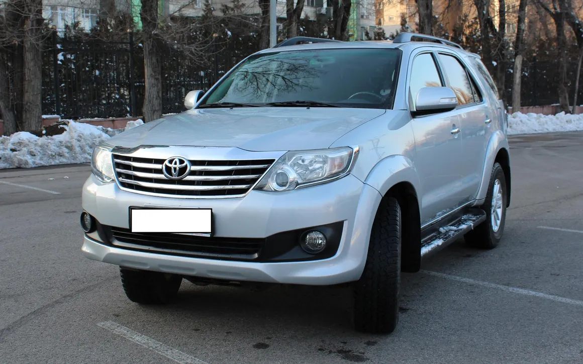 Toyota Fortuner - image 1