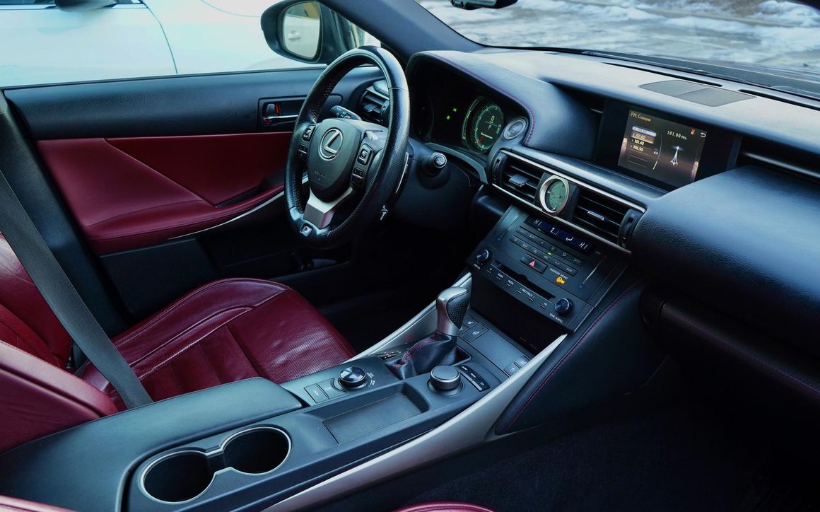 Lexus IS250 - image 5