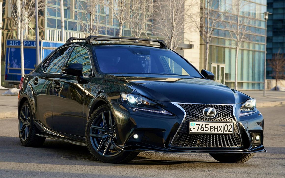 Lexus IS250 - image 2