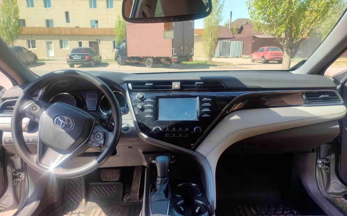 TOYOTA CAMRY - image 2