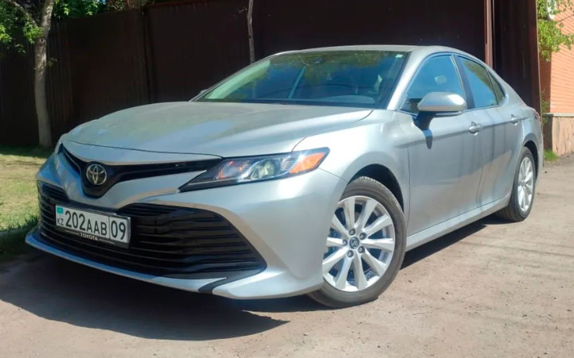 TOYOTA CAMRY - image 1