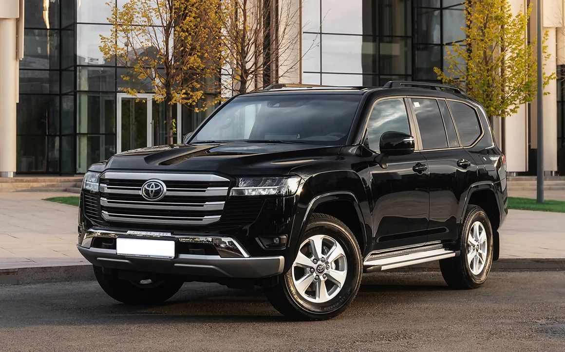 Toyota Land Cruiser 300 - image 1