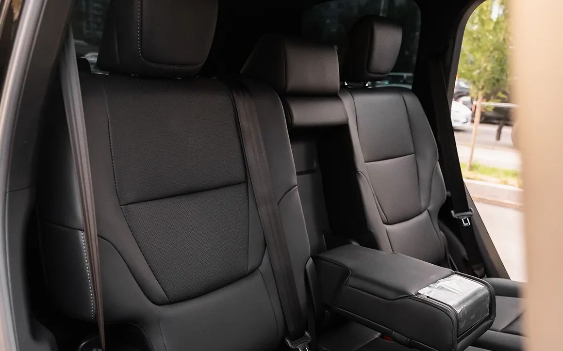 Toyota Land Cruiser 300 - image 9