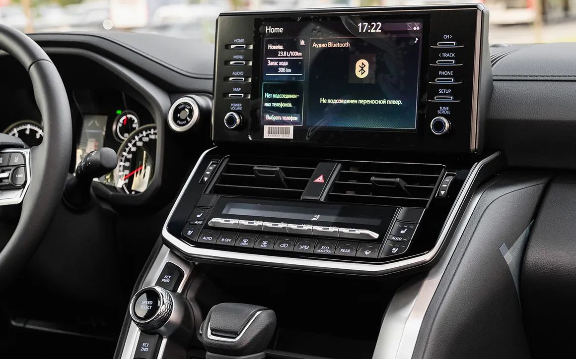 Toyota Land Cruiser 300 - image 6