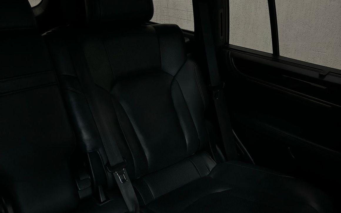 Lexus LX570 - image 6