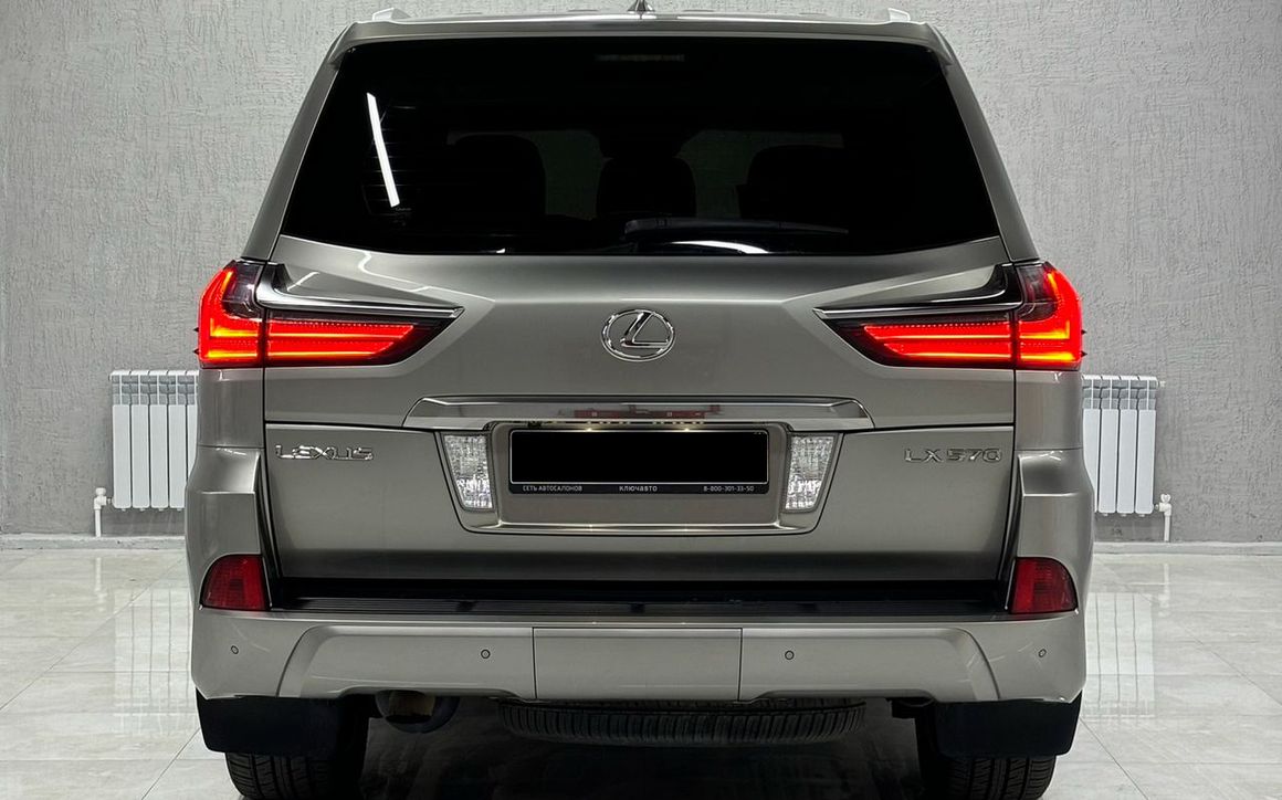 Lexus LX570 - image 2